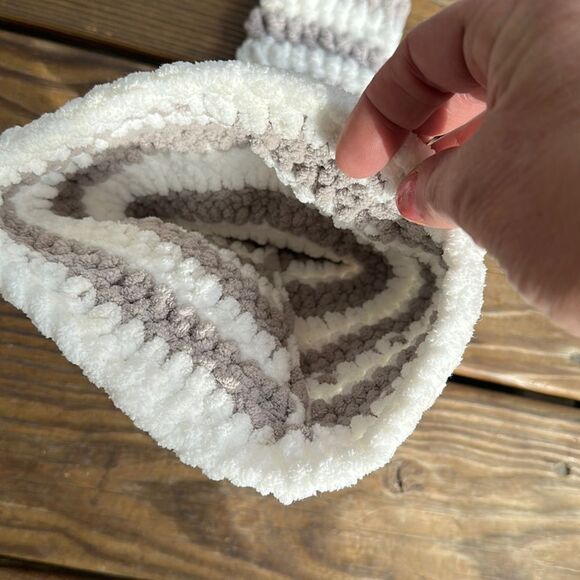 5 for $25 Knitted kids long toboggan - Picture 4 of 8